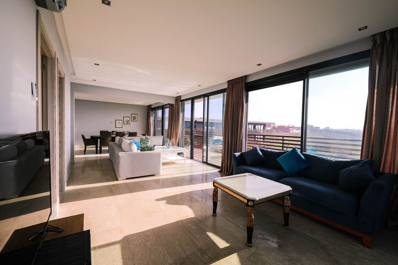 Foto: Pexels Sala de un apartamento con balcón